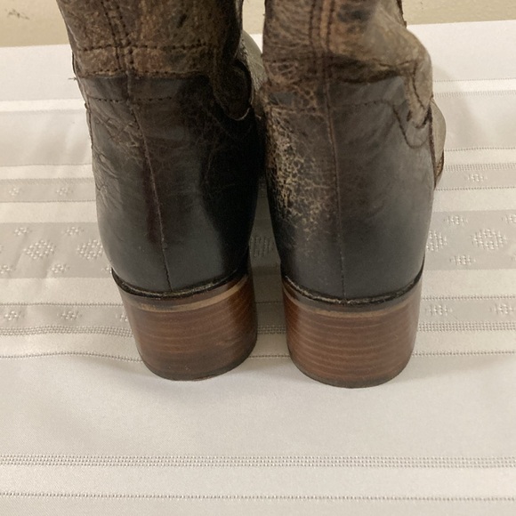 DiBa. True Distressed Looking Boot Size 8 - Picture 6 of 10